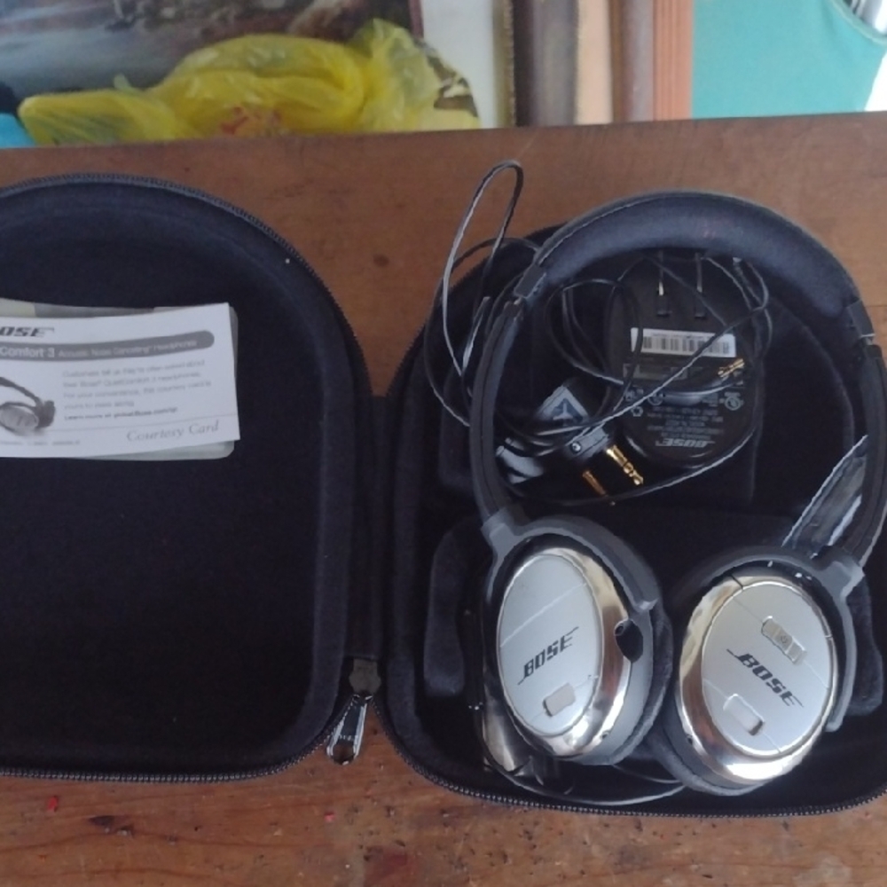 Bose Silver and Black QC3 Headphones with Accessories NEW